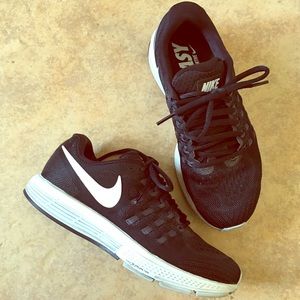 NIKE Air Zoom Vomero 11 Running Shoes